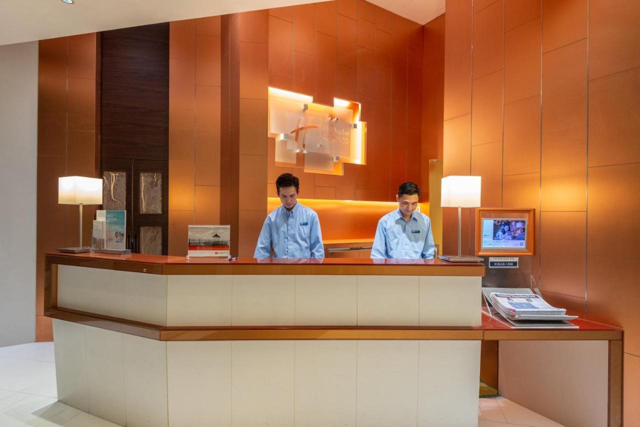 Holiday Inn Express Hong Kong Soho, An Ihg Hotel Екстер'єр фото